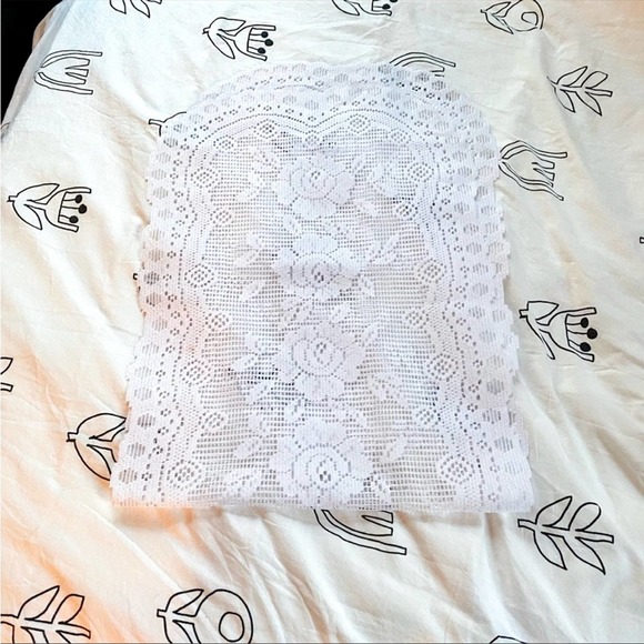 Vintage Lace Table Runner - Picture 2 of 3